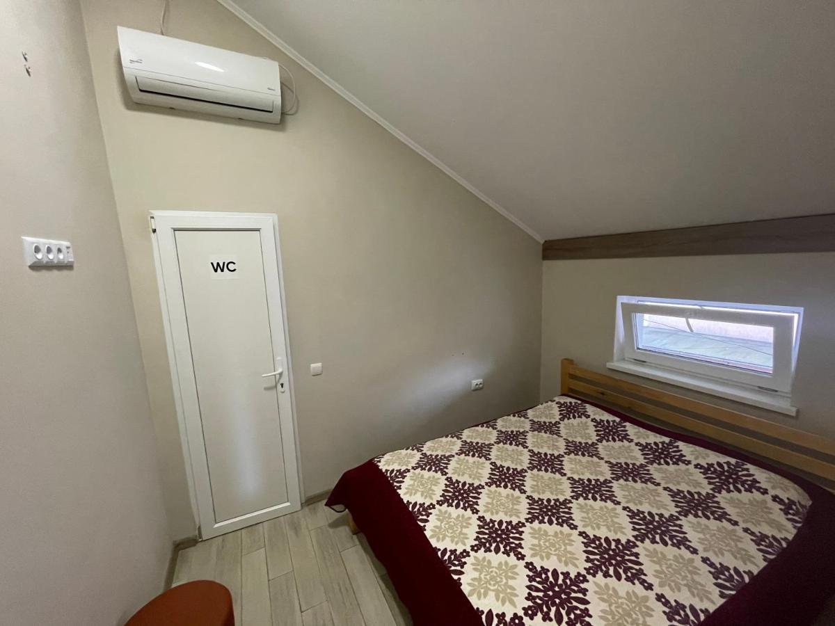Hostel U Pottera Чернивци Екстериор снимка