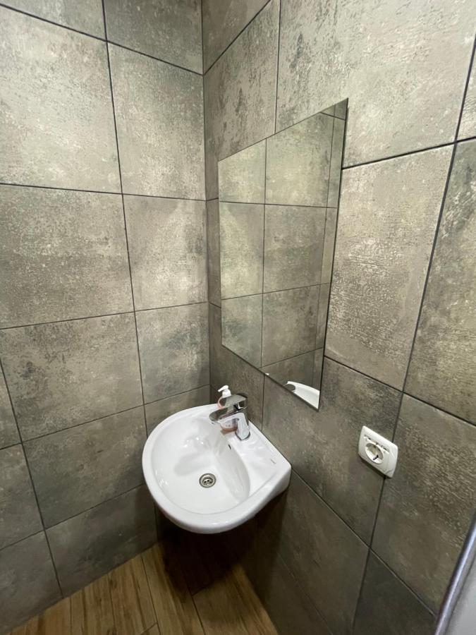 Hostel U Pottera Чернивци Екстериор снимка